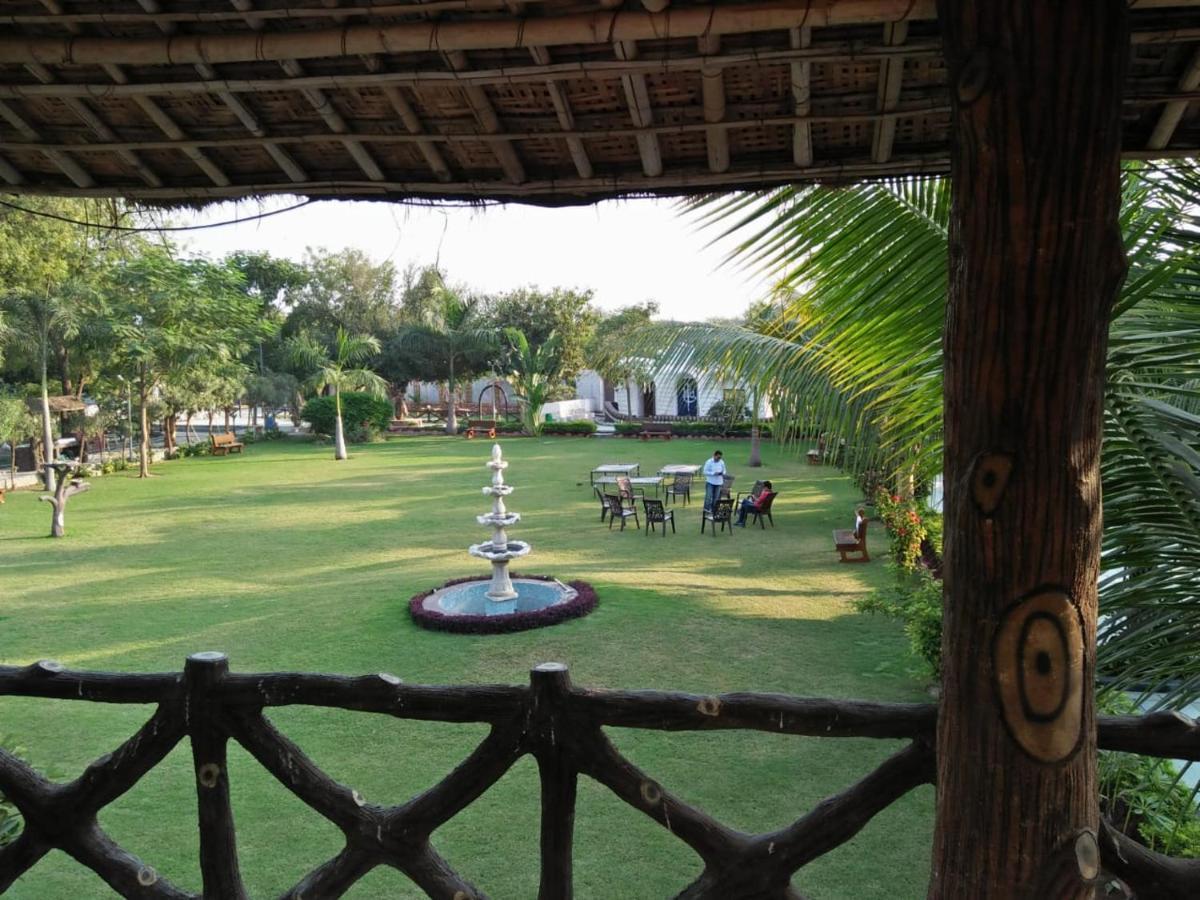 Royal Club & Resort อาเมดาบัด ภายนอก รูปภาพ