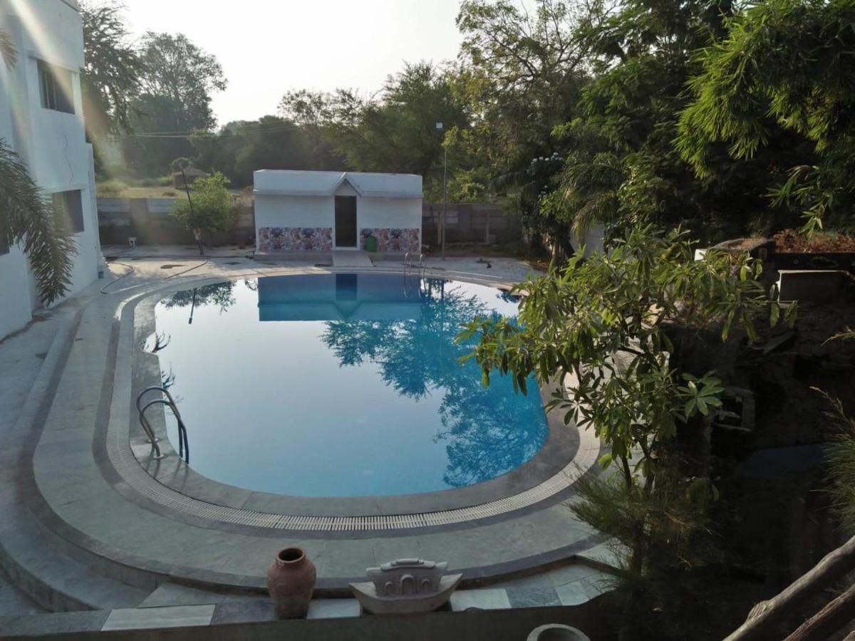 Royal Club & Resort อาเมดาบัด ภายนอก รูปภาพ